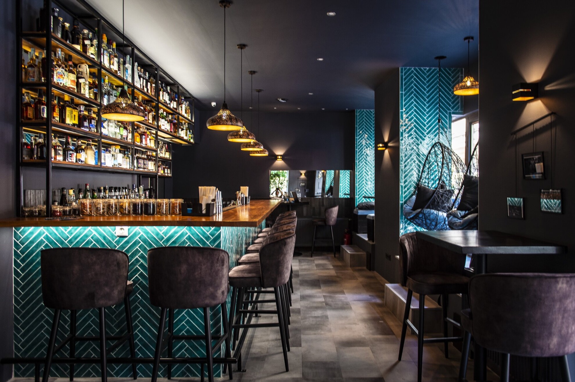 SEVEN Cocktail Bar